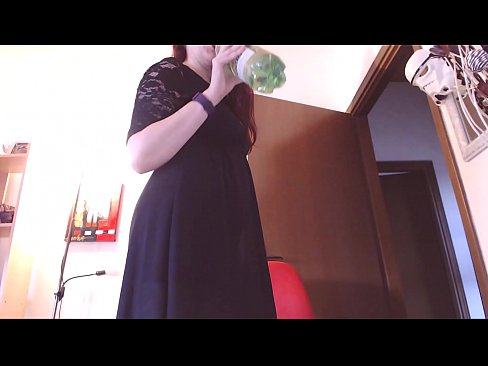 ❤️ Një skllav i nënshtruar që i pëlqejnë brekët e pista dhe të shijshme detyrohet të masturbojë pasi shikon këtë video! ️ Super pornografi tek ne ❌